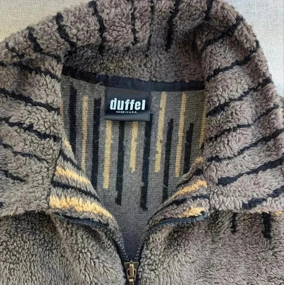 Sherpa Vest Brown Print Pattern Detail Duffel Size M - Picture 4 of 4